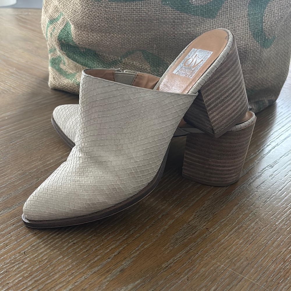 Dolce Vita Cream Mules Versatile and Modern